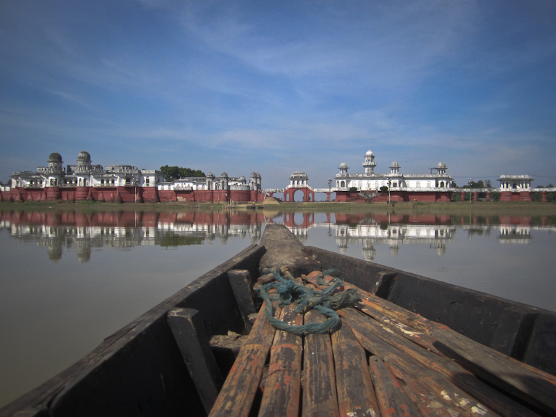Palacio flotante de Neer Mahal, Tripura, cerca de Bangladesh.