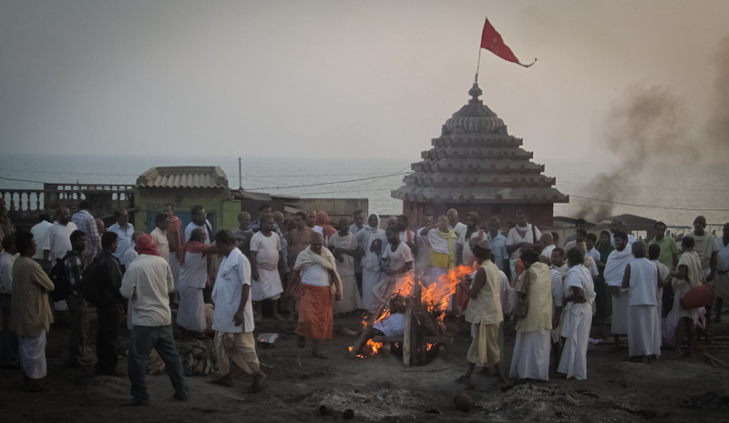 Cremación del cadaver por el rito hindú