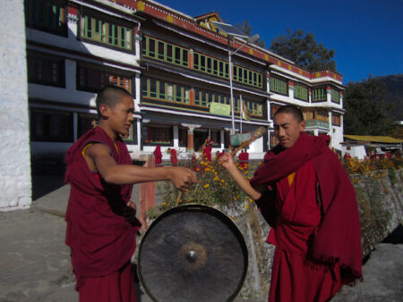 Días budistas en el monasterio de Tawang
